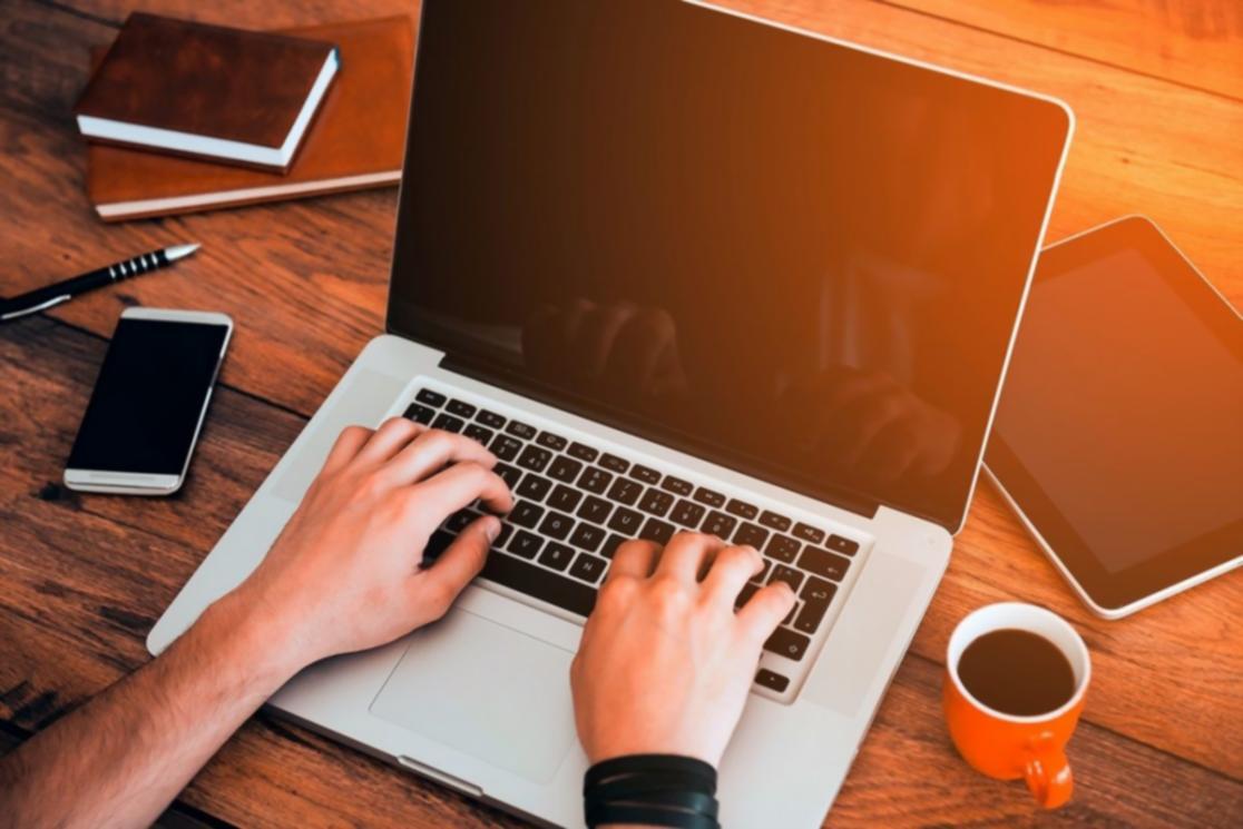Polaznici webinara rade na analizi proračunskih scenarija